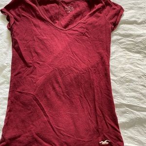 Hollister burgundy t shirt